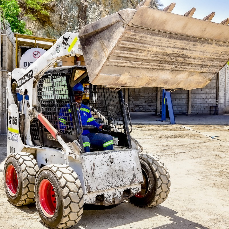 Alquiler Minicargador BOBCAT